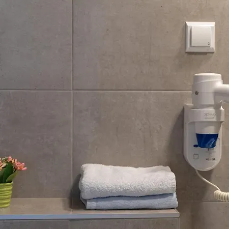 شقة Slana Oaza توزلا