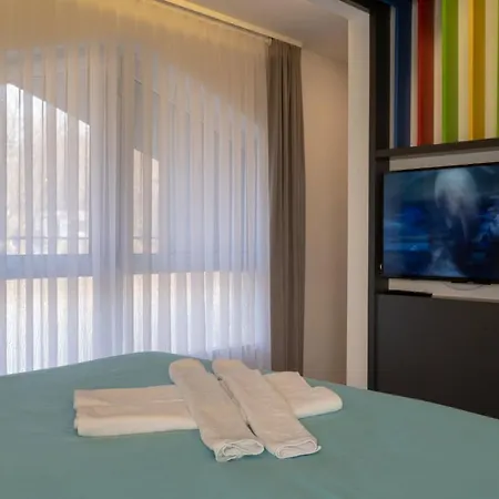 شقة Slana Oaza توزلا